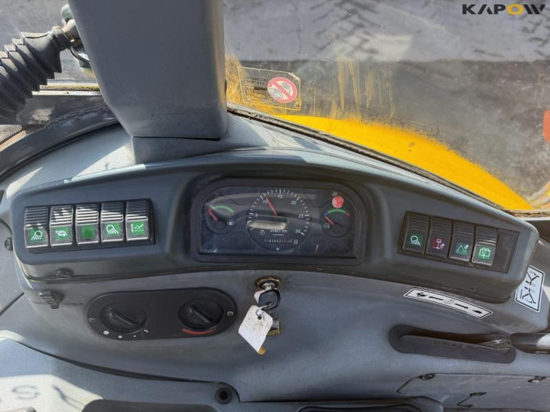 New Holland LB115B-4PS backhoe loader 34