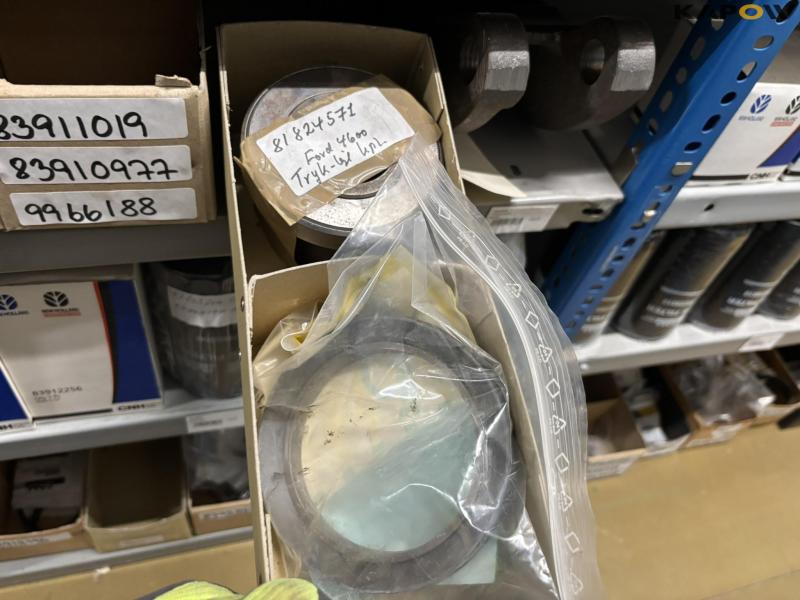New Holland spare parts/filters - new 25