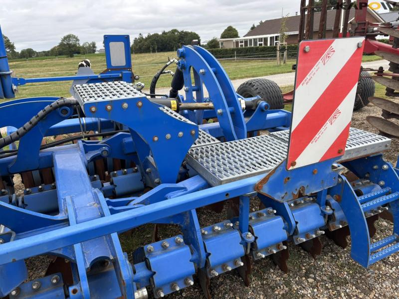 New Holland SDM 500H disc harrow - demo 13