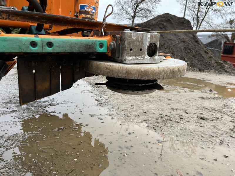 New Holland T6.150 tractor with Mulac arm mower 60