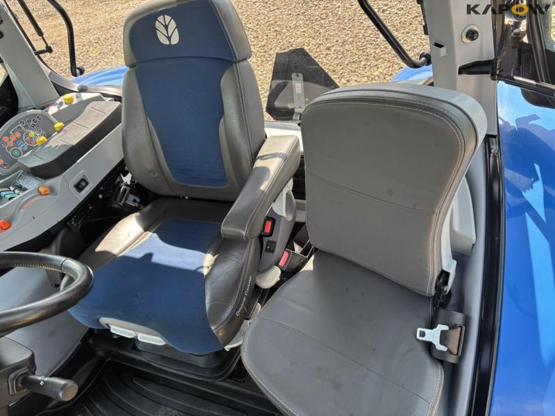New Holland T7.230 tractor 57