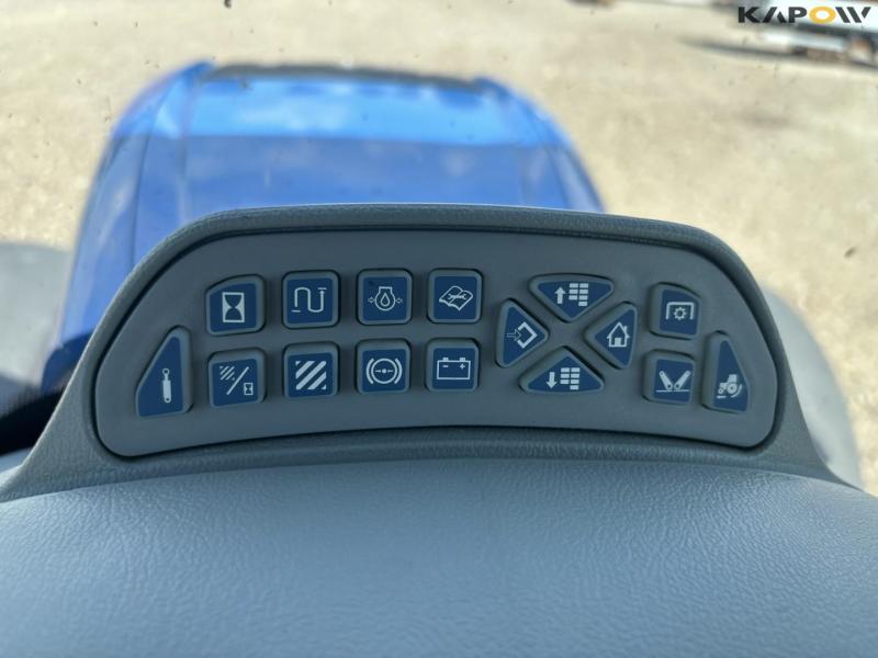 New Holland T7.230 tractor 68