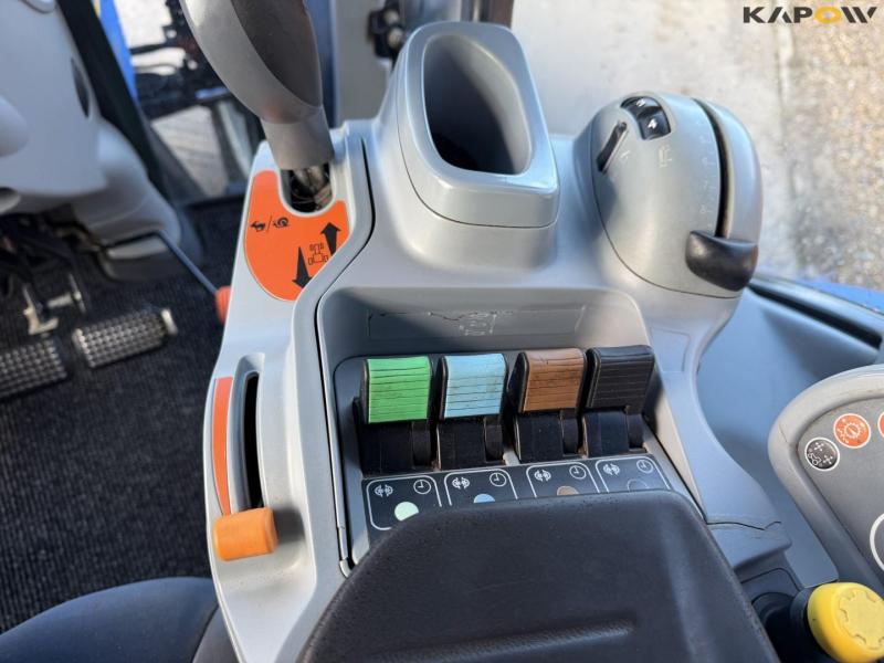 New Holland T7.225 tractor 48