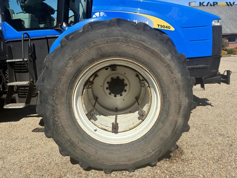 New Holland T9040 tractor with twin wheels 19