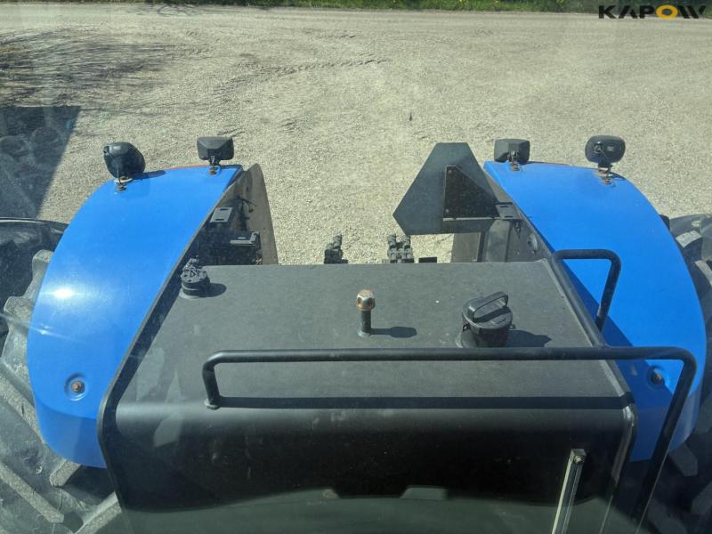 New Holland T9040 tractor with twin wheels 60