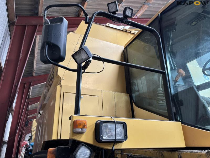 New Holland TF 78 combine harvester 18