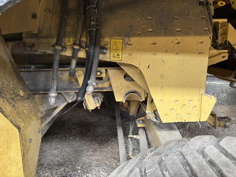 New Holland TF 78 combine harvester 63