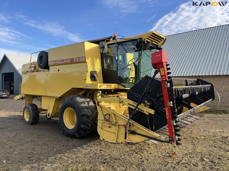 New Holland TX32 with 15 foot header 3