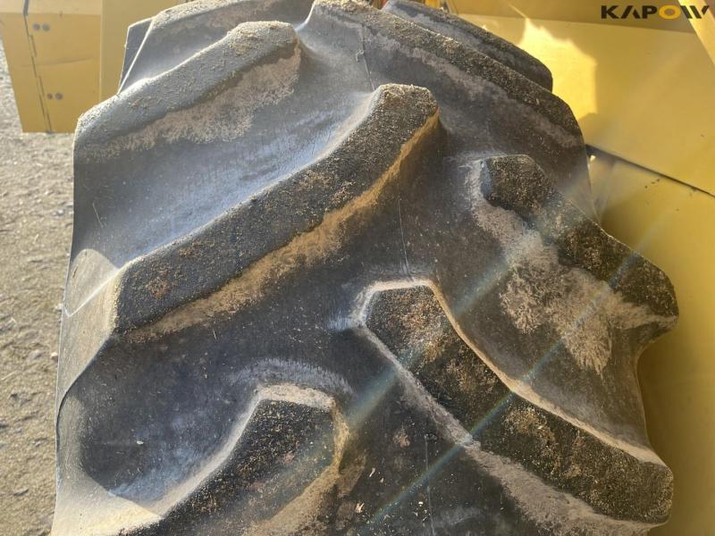 New Holland TX32 with 15 foot header 10