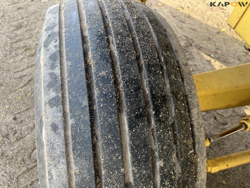 New Holland TX32 with 15 foot header 35