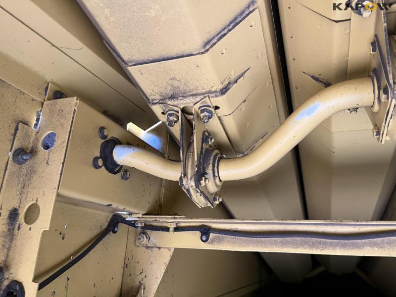 New Holland TX32 with 15 foot header 38