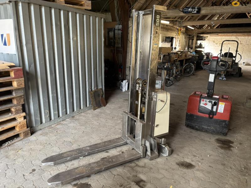 NH SB 500 stainless pallet truck 1
