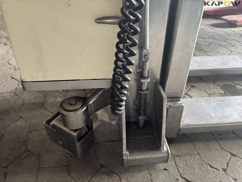 NH SB 500 stainless pallet truck 13