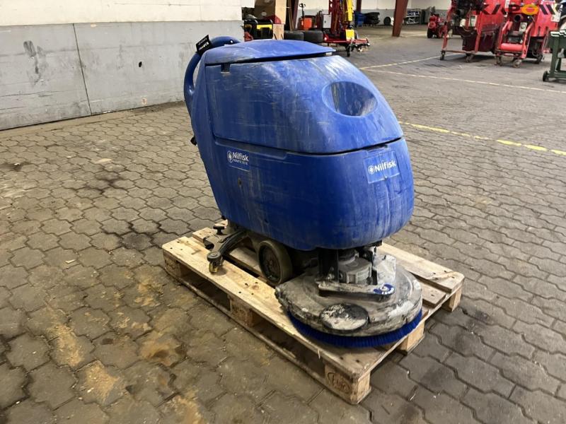 Nilfisk 553BL floor scrubber 3