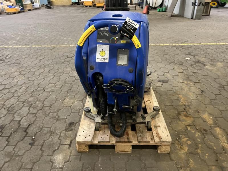 Nilfisk 553BL floor scrubber 6