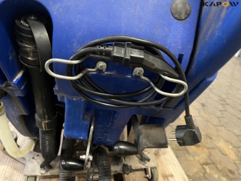 Nilfisk 553BL floor scrubber 12