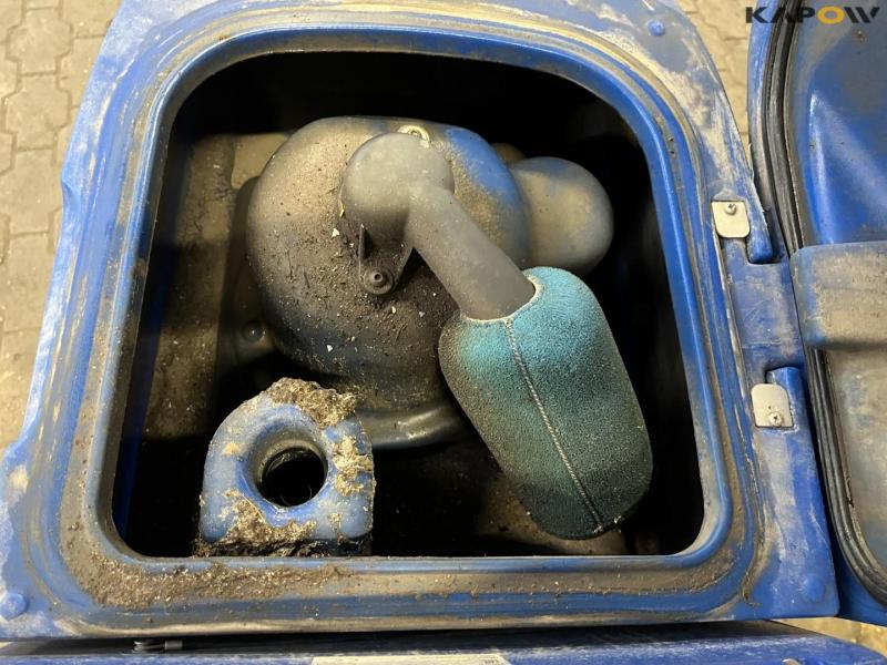 Nilfisk 553BL floor scrubber 18