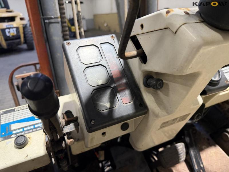 Nissan EH02 A 20U diesel truck 24