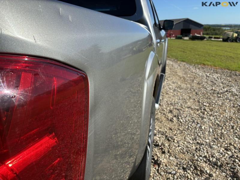 Nissan Navara pickup 12