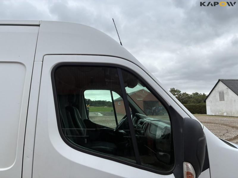 Nissan NV400 van 16