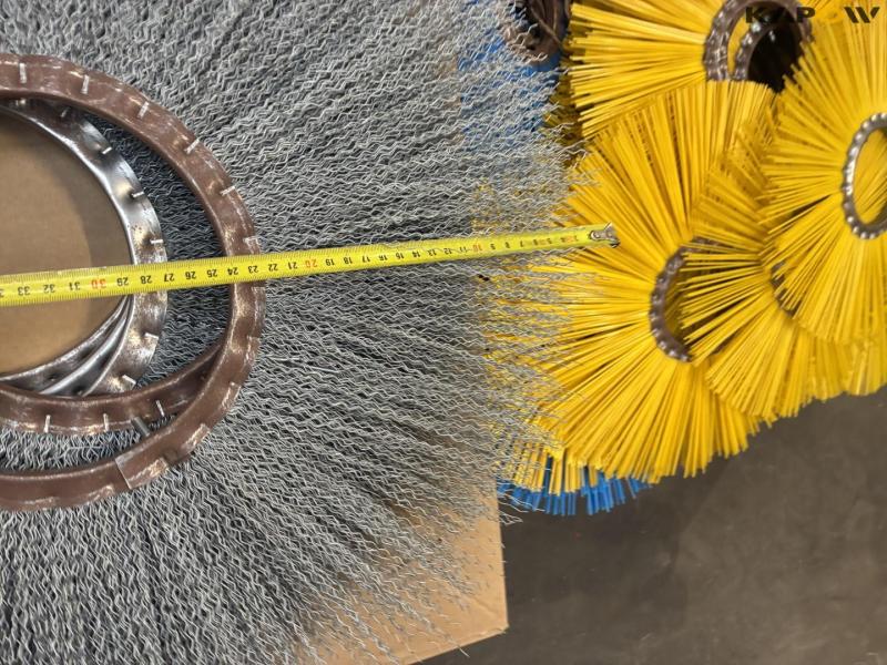 Nylon and steel brushes 23