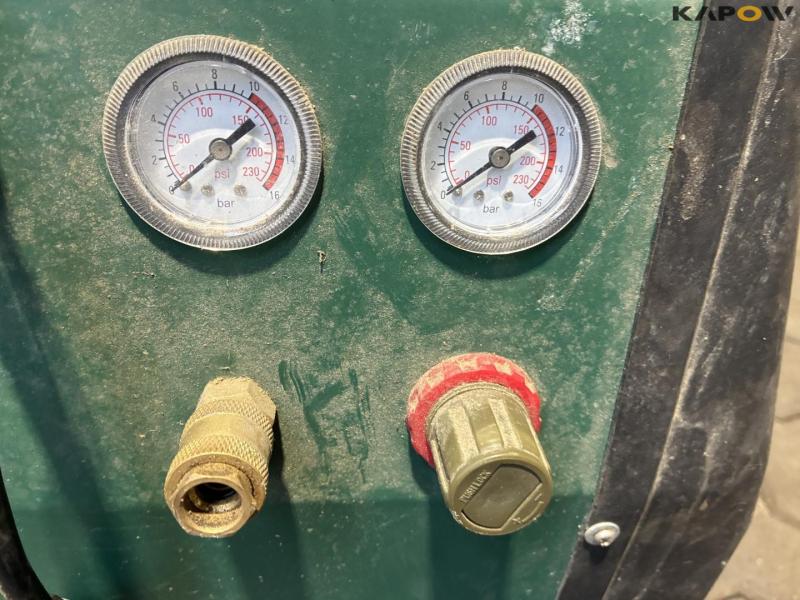 Oil-free air compressor 5