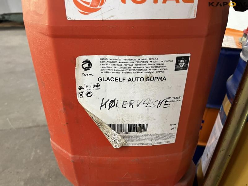 Oil/Grease and coolant 6