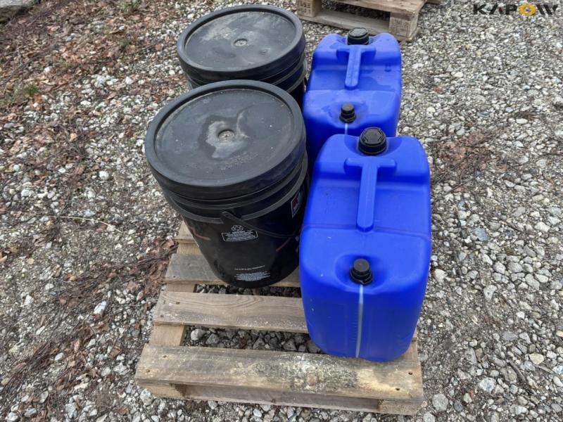 Vultrex grease and Titan Utto WB transmission oil 2