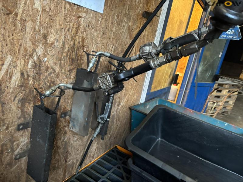 Oil dispensers and pumps 4