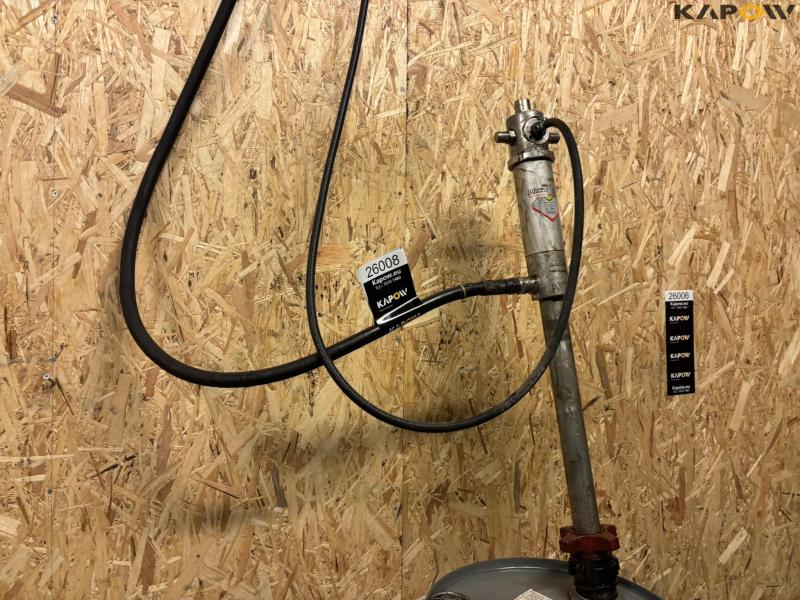 Oil dispensers and pumps 18