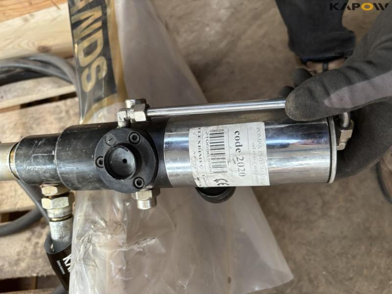 Oil pump and diesel gun 16