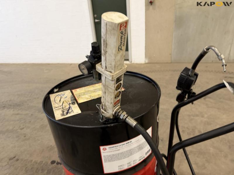 Oil pump and trolley 7