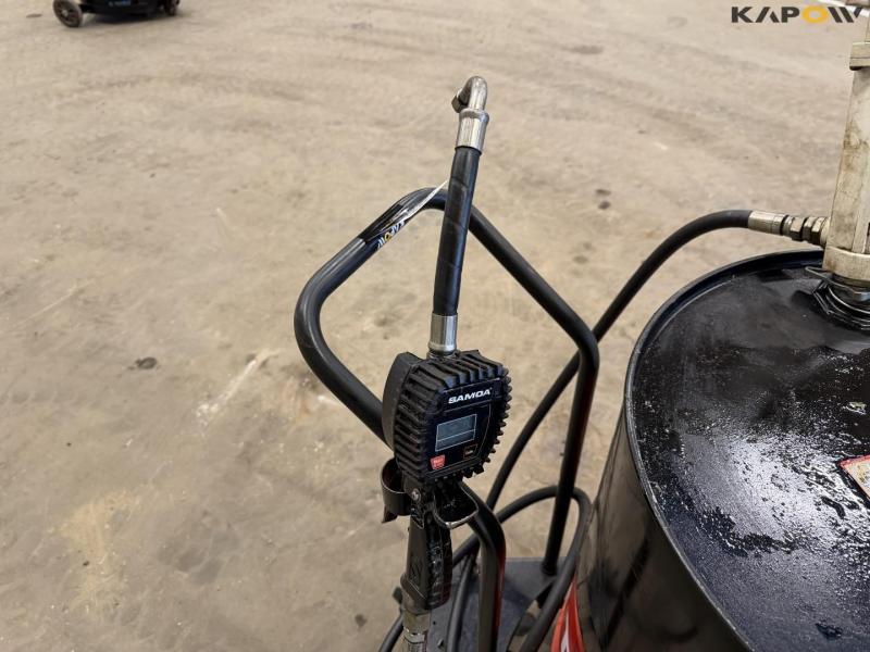 Oil pump and trolley 10