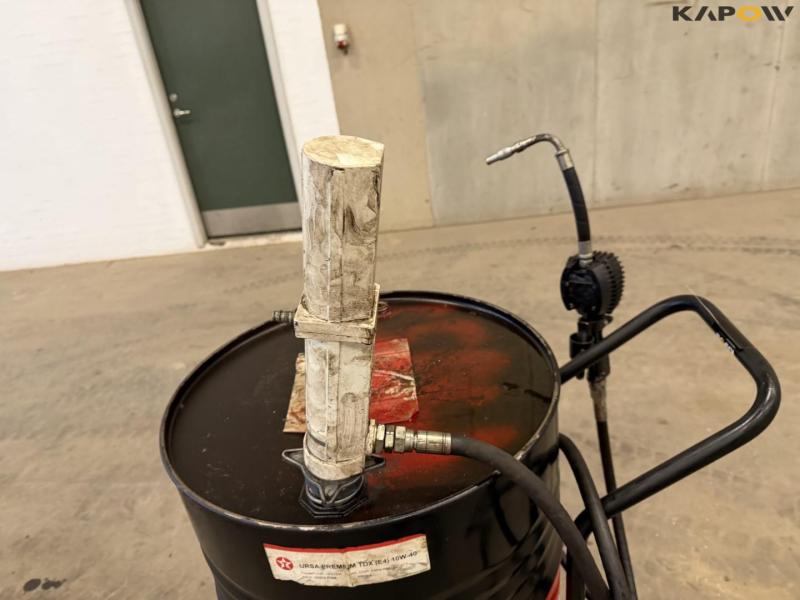 Oil pump and trolley 9