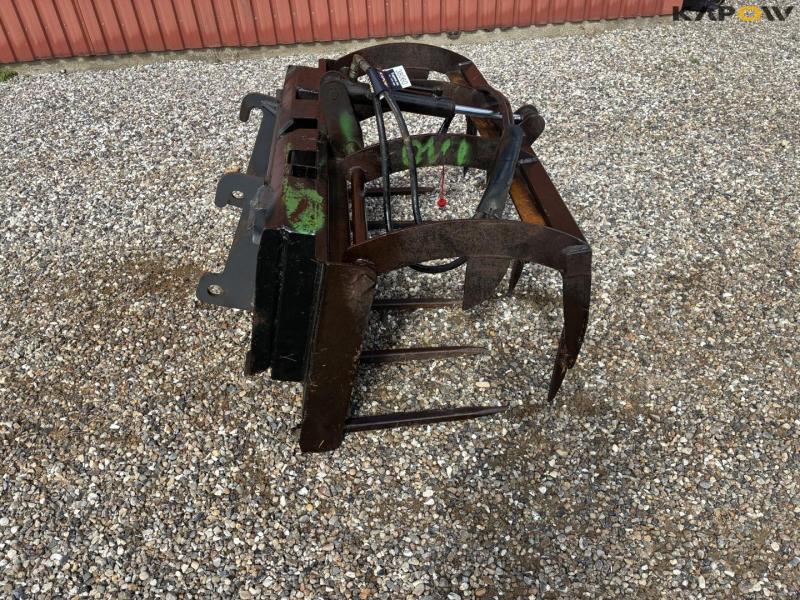 Assault claw with quick hitch for vm loader 6