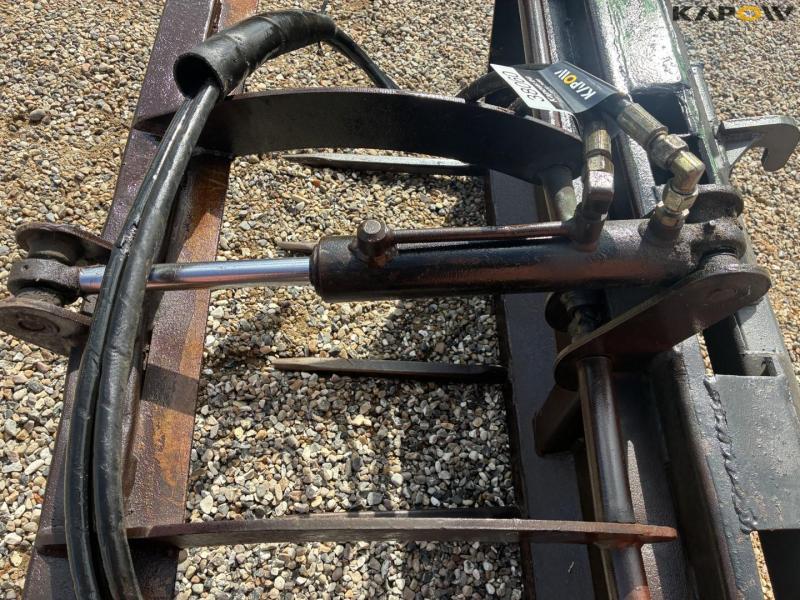Assault claw with quick hitch for vm loader 9