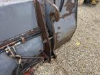Surface bucket with Volvo hitch 10