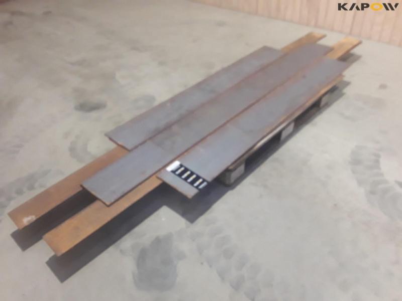 Pallet with iron 3