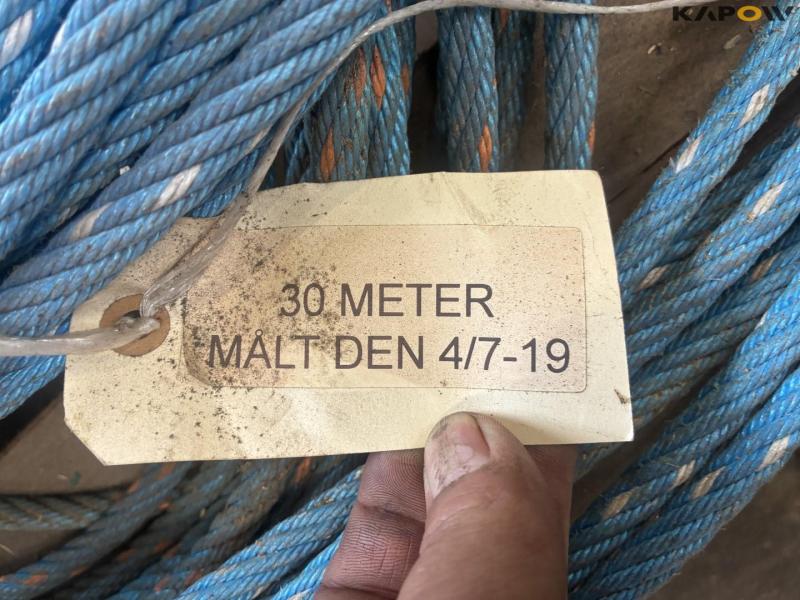 Pallet with rope 22