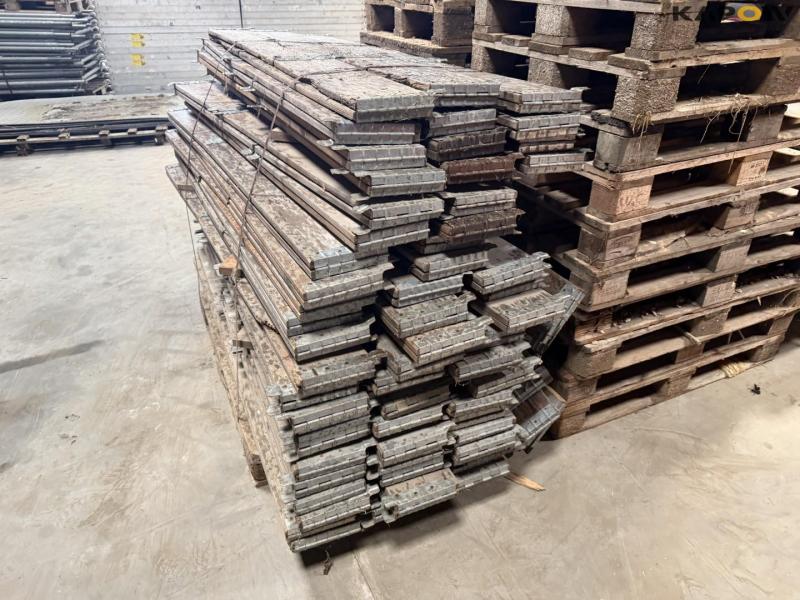 Pallet and pallet frames 7