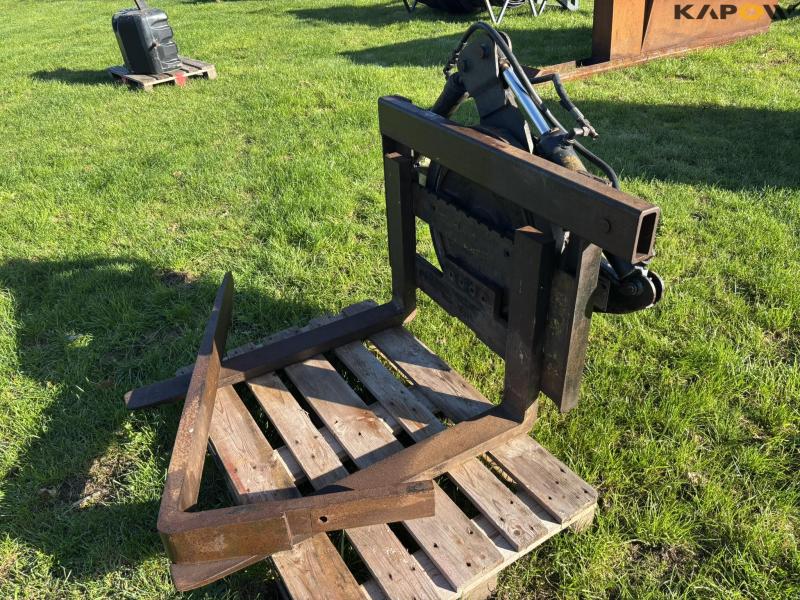 Pallet turns 1