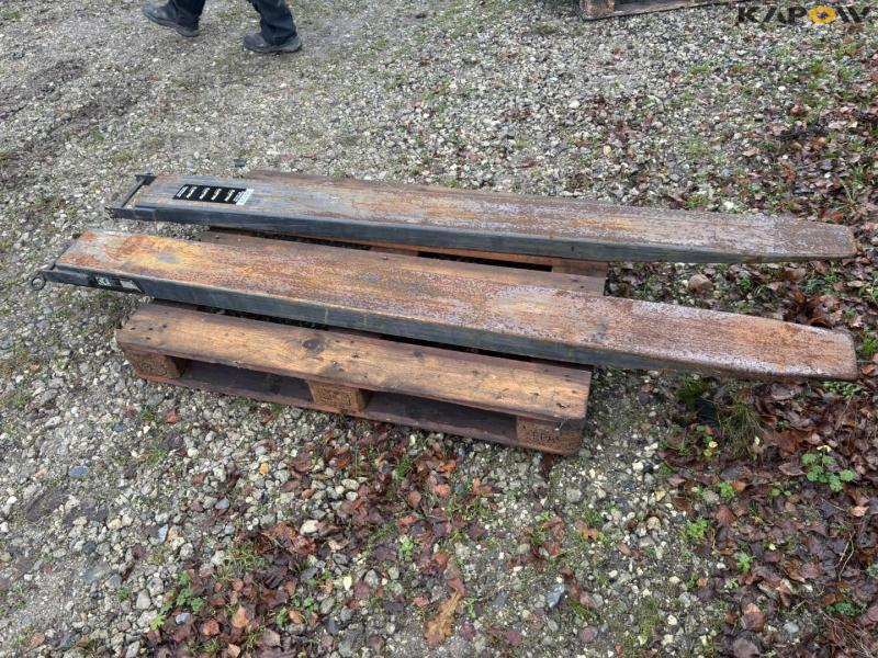 Pallet fork extension 4