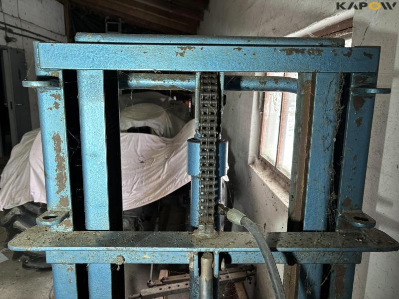 Pallet fork tower 13