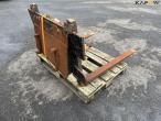 Pallet forks with Avant hitch 5