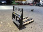 Pallet forks with Bobcat hitch 3
