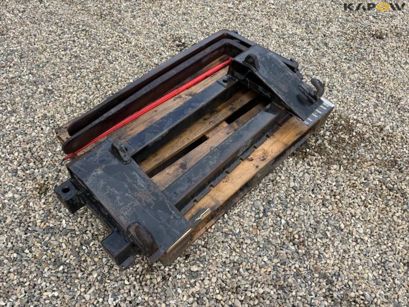 Pallet forks with euro hitch 3