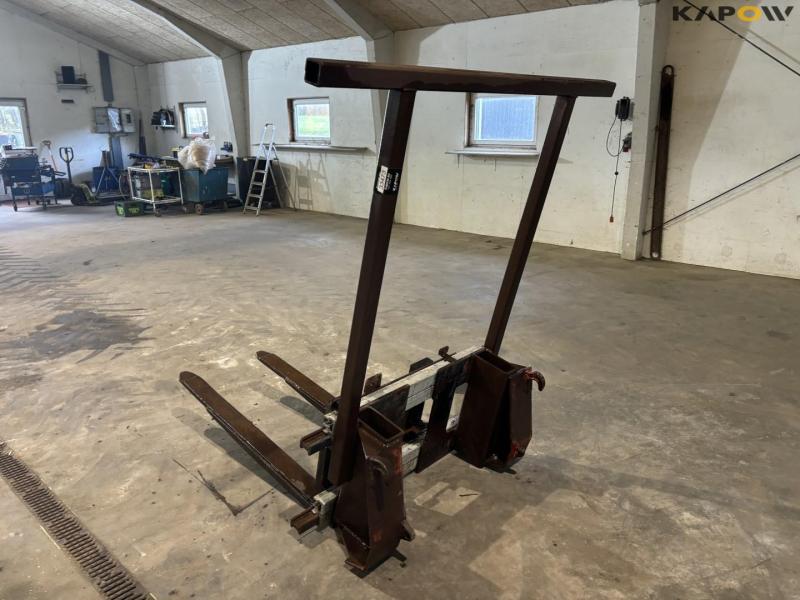 Pallet forks with Euro hitch 7