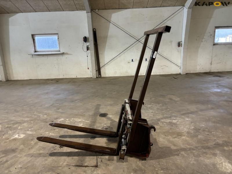 Pallet forks with Euro hitch 8