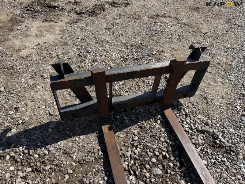 Pallet forks with Euro hitch 11
