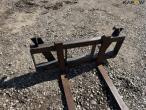 Pallet forks with Euro hitch 11